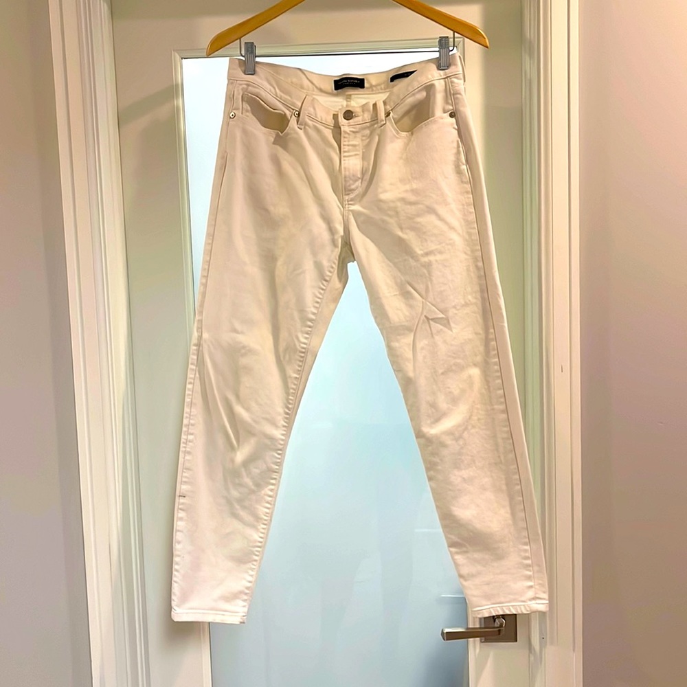 White skinny jeans from Banana Republic. Size 28